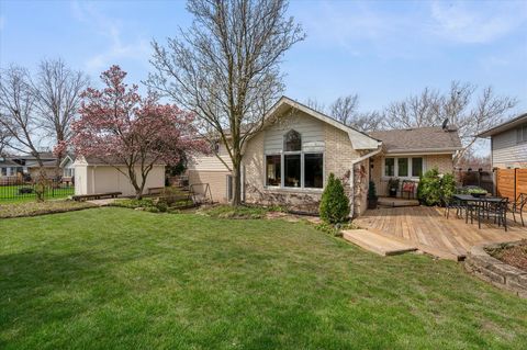 Tiny photo for 631 S Fern Court, Elmhurst, IL 60126 (MLS # 12617862)