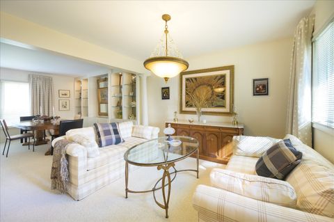 Tiny photo for 631 S Fern Court, Elmhurst, IL 60126 (MLS # 12617862)