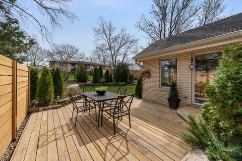 Tiny photo for 631 S Fern Court, Elmhurst, IL 60126 (MLS # 12617862)