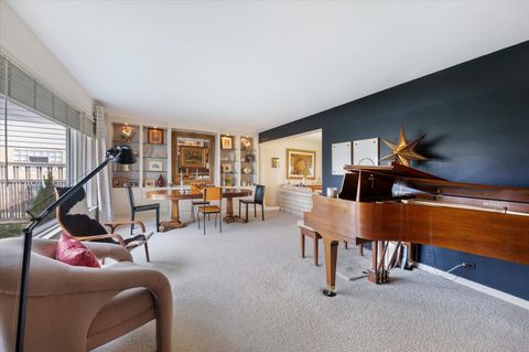 Tiny photo for 631 S Fern Court, Elmhurst, IL 60126 (MLS # 12617862)