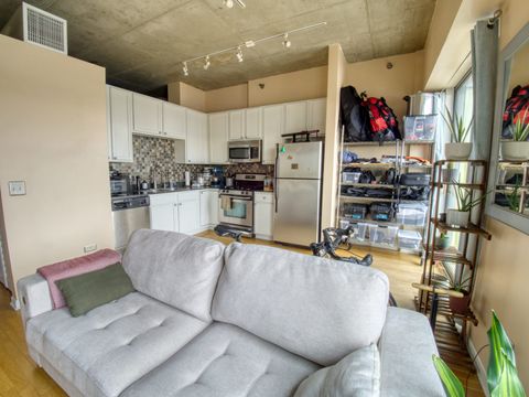 Tiny photo for 1122 W Catalpa Avenue #611, Chicago, IL 60640 (MLS # 12531818)