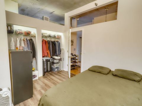 Tiny photo for 1122 W Catalpa Avenue #611, Chicago, IL 60640 (MLS # 12531818)