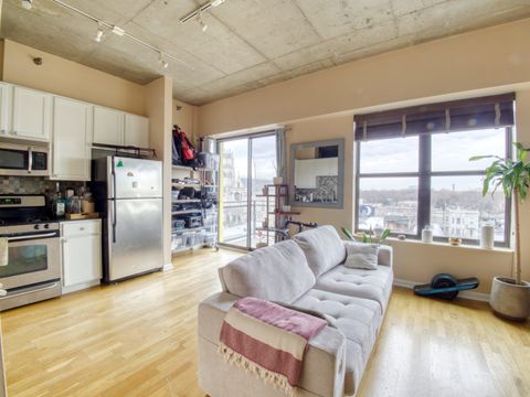 Tiny photo for 1122 W Catalpa Avenue #611, Chicago, IL 60640 (MLS # 12531818)