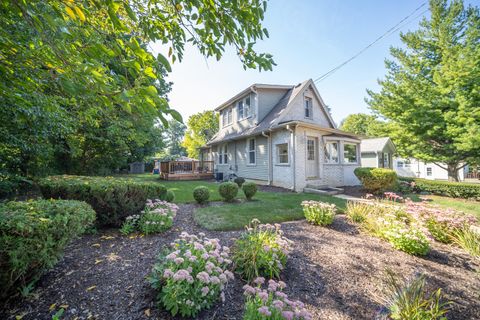 Photo of 71 LOVELL Street, Elgin, IL 60120 (MLS # 12476339)