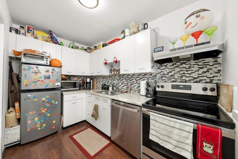 Tiny photo for 1455 N Sandburg Terrace #801, Chicago, IL 60610 (MLS # 12533429)