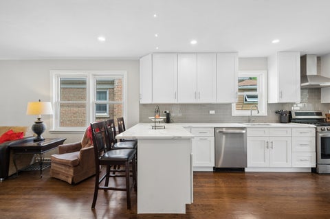 Tiny photo for 6341 N Tripp Avenue, Chicago, IL 60646 (MLS # 12669503)