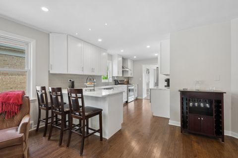 Tiny photo for 6341 N Tripp Avenue, Chicago, IL 60646 (MLS # 12669503)