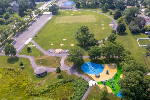 Tiny photo for 35 CHARLES Court, Vernon Hills, IL 60061 (MLS # 12483722)