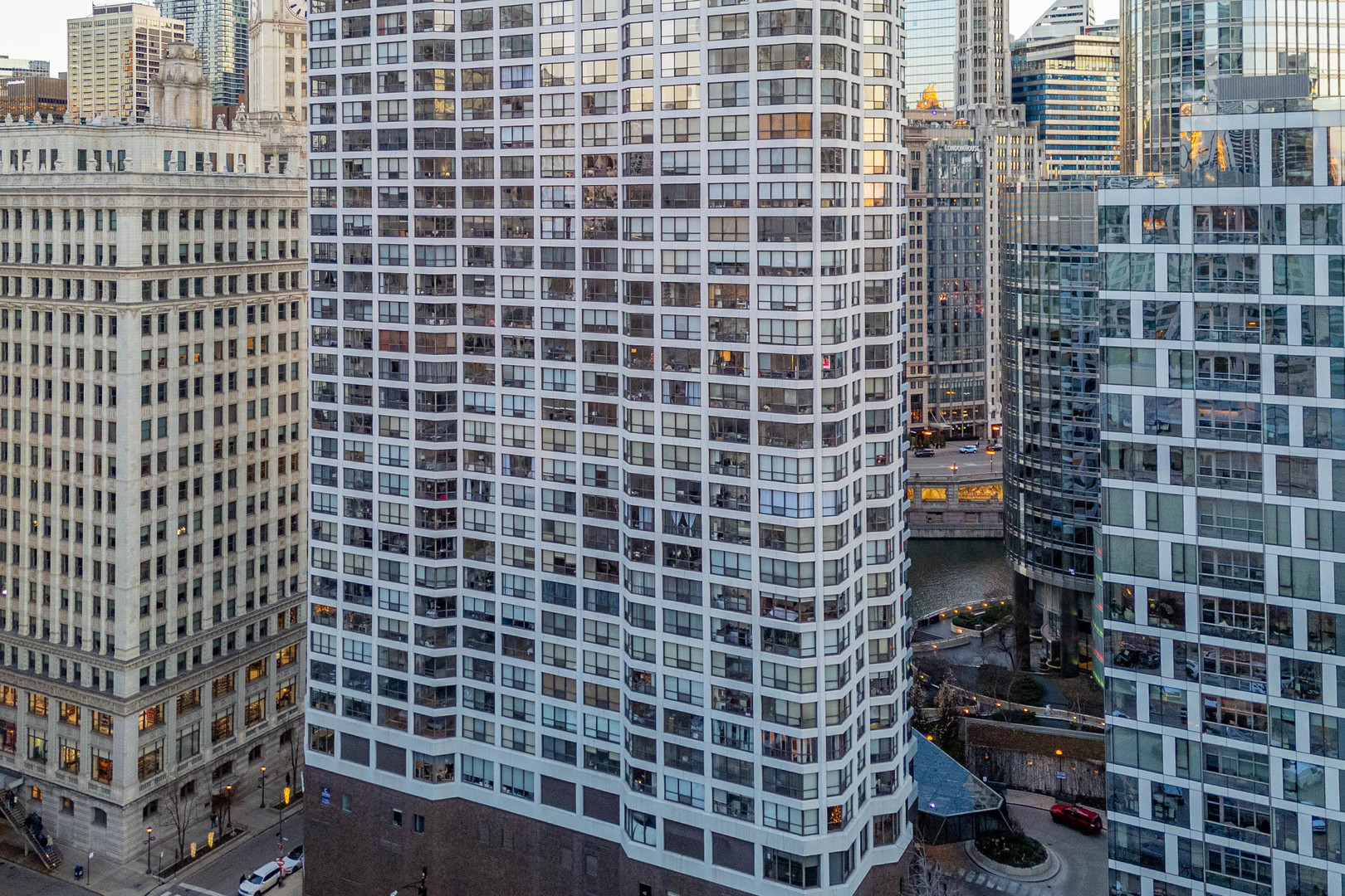 405 N Wabash Avenue 207