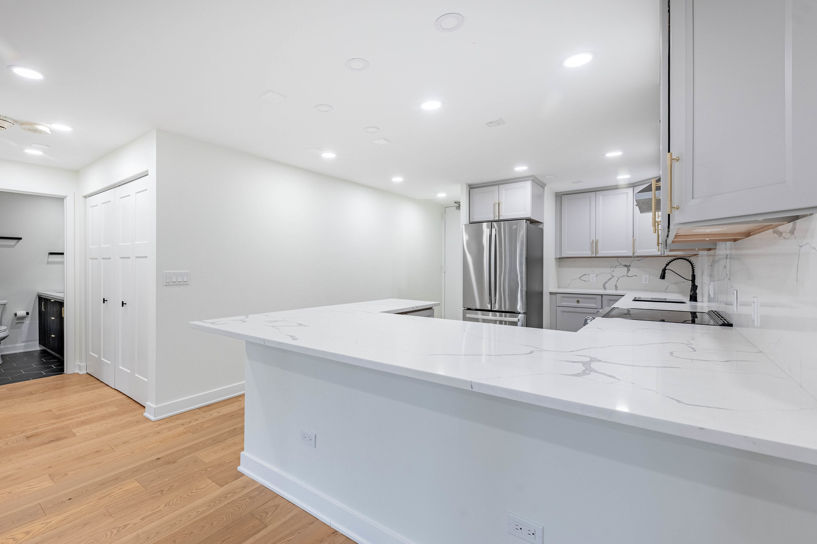 405 N Wabash Avenue 207