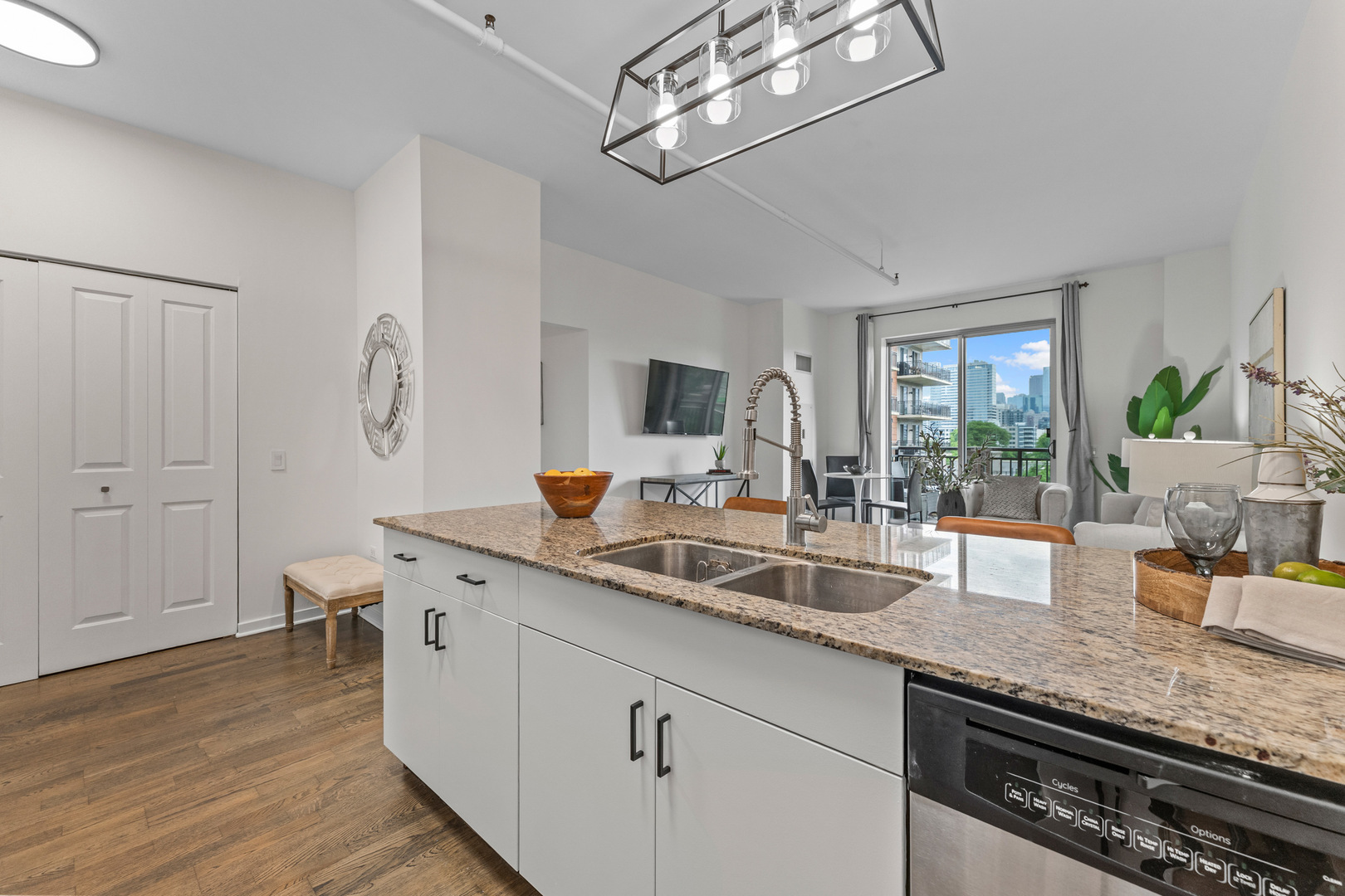 437 W Division Street 515