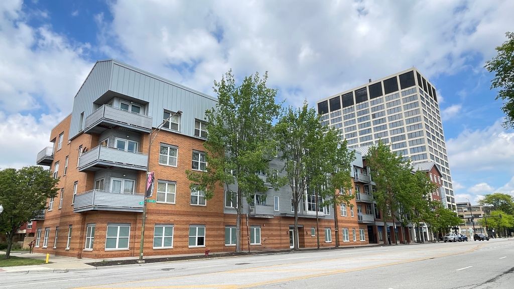 Photo for 3522 S State Street #301, Chicago, IL 60609 (MLS # 12378554)