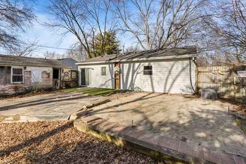Tiny photo for 2417 E Green Street, Urbana, IL 61802 (MLS # 12535086)