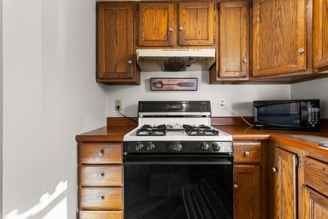 Tiny photo for 2417 E Green Street, Urbana, IL 61802 (MLS # 12535086)