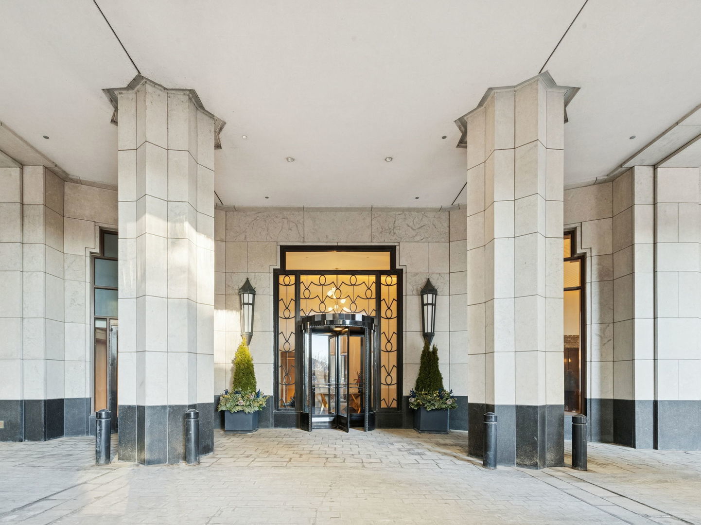 514 N Peshtigo Court 3301