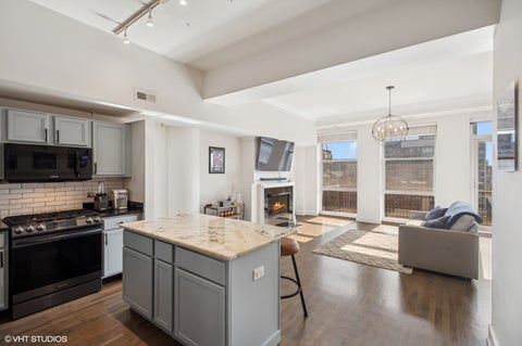 Tiny photo for 165 N Canal Street #1007, Chicago, IL 60606 (MLS # 12781327)