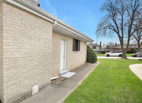 Tiny photo for 1008 W Ash Drive, Mount Prospect, IL 60056 (MLS # 12613494)