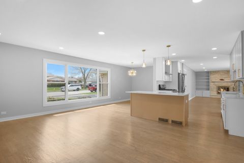 Tiny photo for 1008 W Ash Drive, Mount Prospect, IL 60056 (MLS # 12613494)