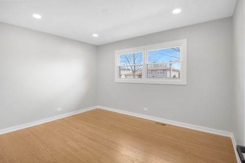 Tiny photo for 1008 W Ash Drive, Mount Prospect, IL 60056 (MLS # 12613494)