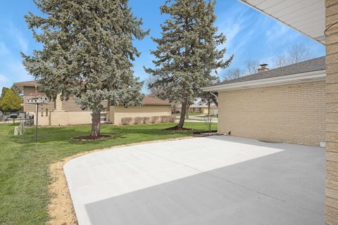 Tiny photo for 1008 W Ash Drive, Mount Prospect, IL 60056 (MLS # 12613494)