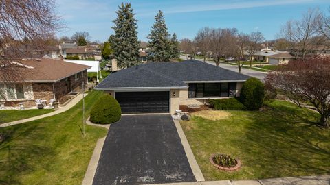 Tiny photo for 1008 W Ash Drive, Mount Prospect, IL 60056 (MLS # 12613494)