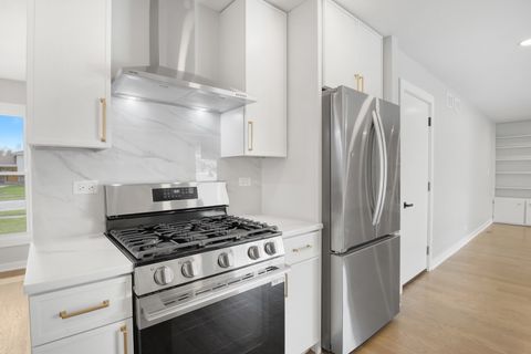 Tiny photo for 1008 W Ash Drive, Mount Prospect, IL 60056 (MLS # 12613494)