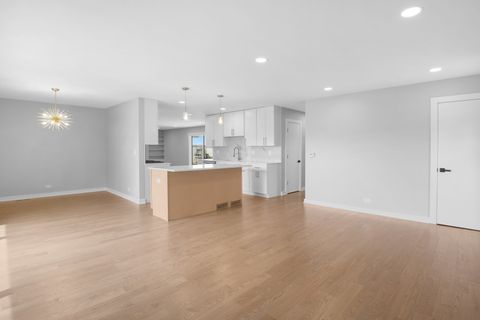 Tiny photo for 1008 W Ash Drive, Mount Prospect, IL 60056 (MLS # 12613494)