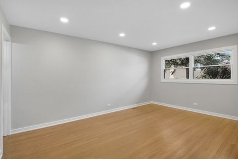 Tiny photo for 1008 W Ash Drive, Mount Prospect, IL 60056 (MLS # 12613494)