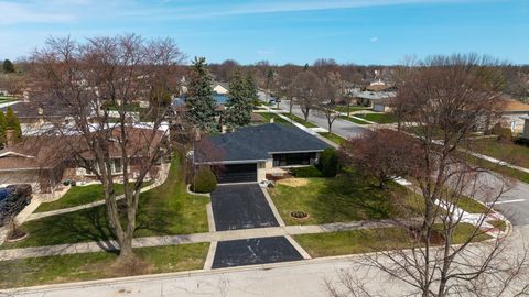 Tiny photo for 1008 W Ash Drive, Mount Prospect, IL 60056 (MLS # 12613494)