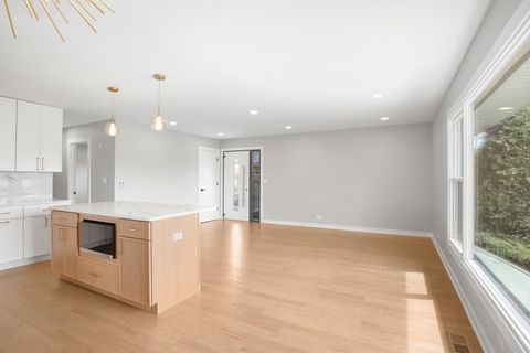 Tiny photo for 1008 W Ash Drive, Mount Prospect, IL 60056 (MLS # 12613494)