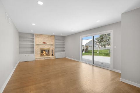 Tiny photo for 1008 W Ash Drive, Mount Prospect, IL 60056 (MLS # 12613494)