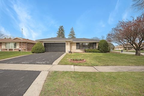 Tiny photo for 1008 W Ash Drive, Mount Prospect, IL 60056 (MLS # 12613494)