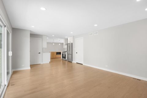 Tiny photo for 1008 W Ash Drive, Mount Prospect, IL 60056 (MLS # 12613494)