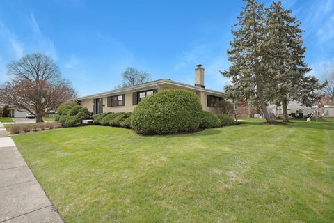 Tiny photo for 1008 W Ash Drive, Mount Prospect, IL 60056 (MLS # 12613494)