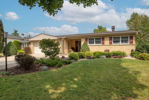 1822 E Cree Lane Mount Prospect IL 60056