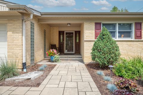 Tiny photo for 1822 E Cree Lane, Mount Prospect, IL 60056 (MLS # 12481014)