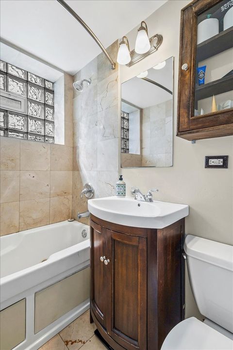 Tiny photo for 2620 W Catalpa Avenue #1A, Chicago, IL 60625 (MLS # 12516223)