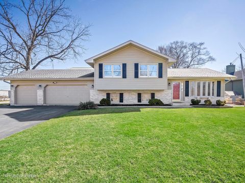 Photo of 27W015 Manchester Road, Winfield, IL 60190 (MLS # 12620983)