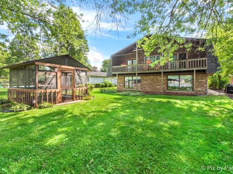 Photo of 1423 N River Road, McHenry, IL 60051 (MLS # 12423698)