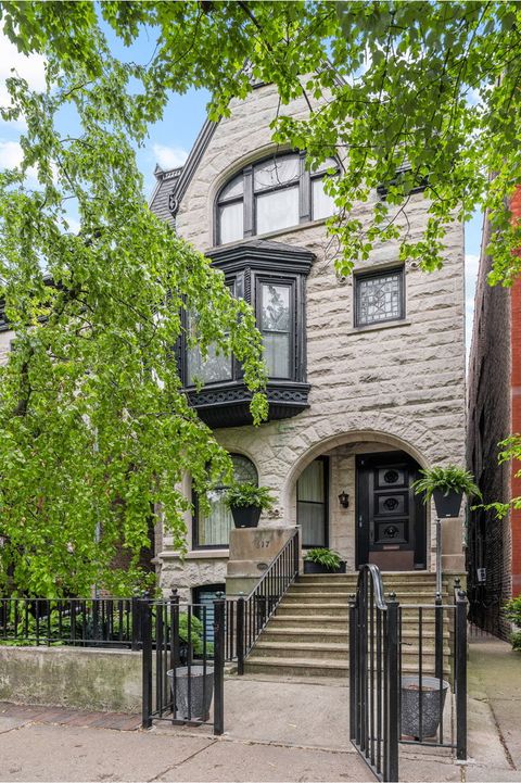 617 W Fullerton Parkway 1 Chicago IL 60614