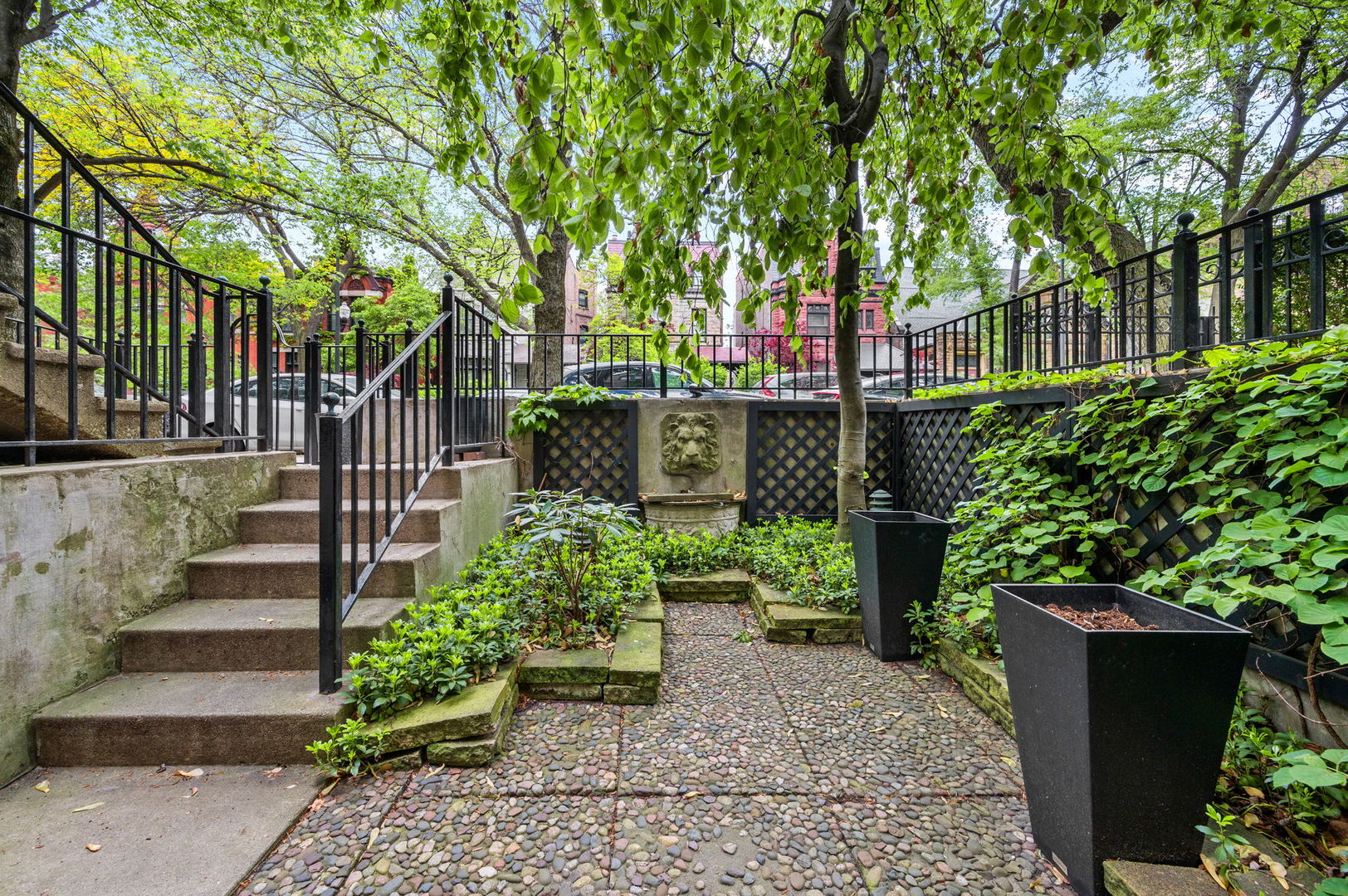 617 W Fullerton Parkway 1
