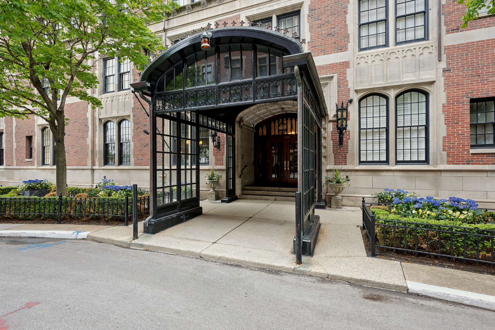 1120 N LAKE SHORE Drive 18AB