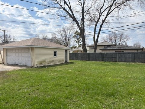 Tiny photo for 10706 Oak Avenue, Chicago Ridge, IL 60415 (MLS # 12624979)