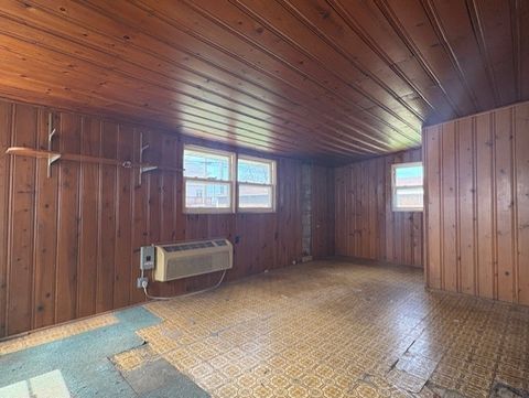 Tiny photo for 10706 Oak Avenue, Chicago Ridge, IL 60415 (MLS # 12624979)