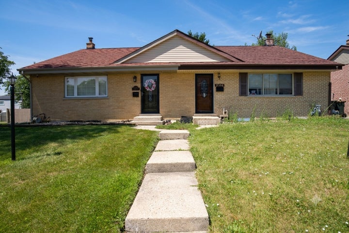 Photo 1 of 21 — 9406 N Oak Avenue, Des Plaines, IL 60016
