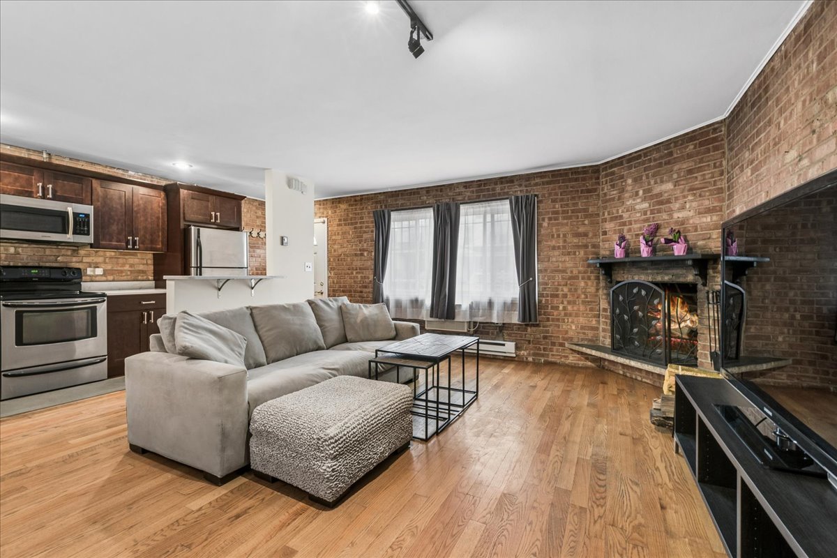 6118 N Hermitage Avenue A