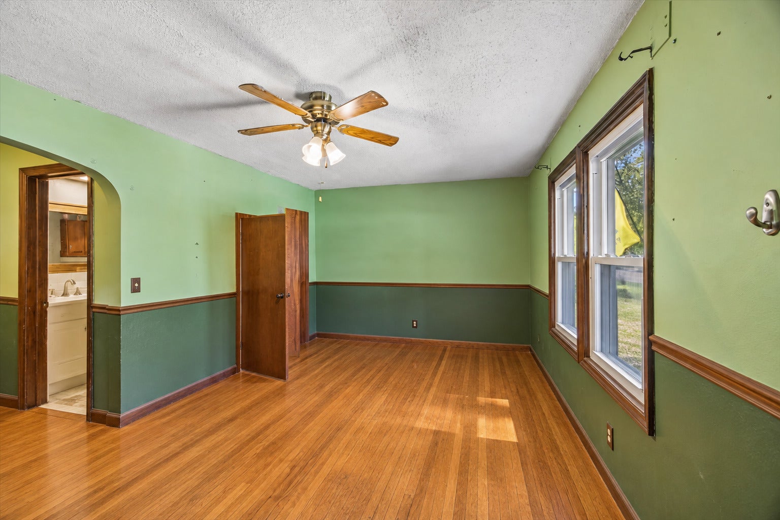 142 S Douglas Avenue