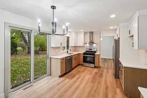 Tiny photo for 123 N Western Avenue, Bartlett, IL 60103 (MLS # 12521539)