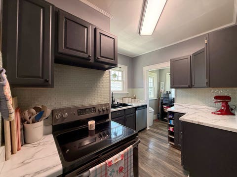 Tiny photo for 1113 E Central Park Avenue, Davenport, IA 52803 (MLS # 12667899)