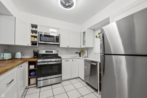 Tiny photo for 2659 N WAYNE Avenue #B, Chicago, IL 60614 (MLS # 12711205)